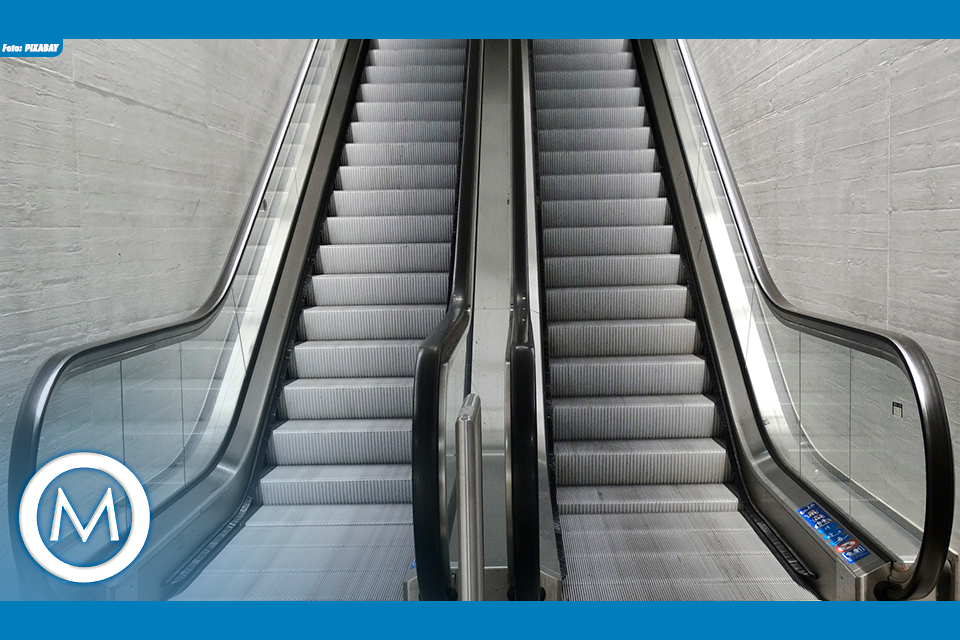 ACIDENTE NA ESCADA ROLANTE