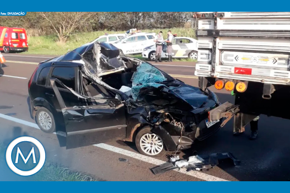 CARRO COM MACONHA BATE EM CAMINHÃO