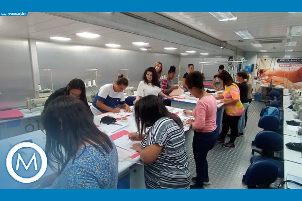 primeira-dama visita Escola Móvel