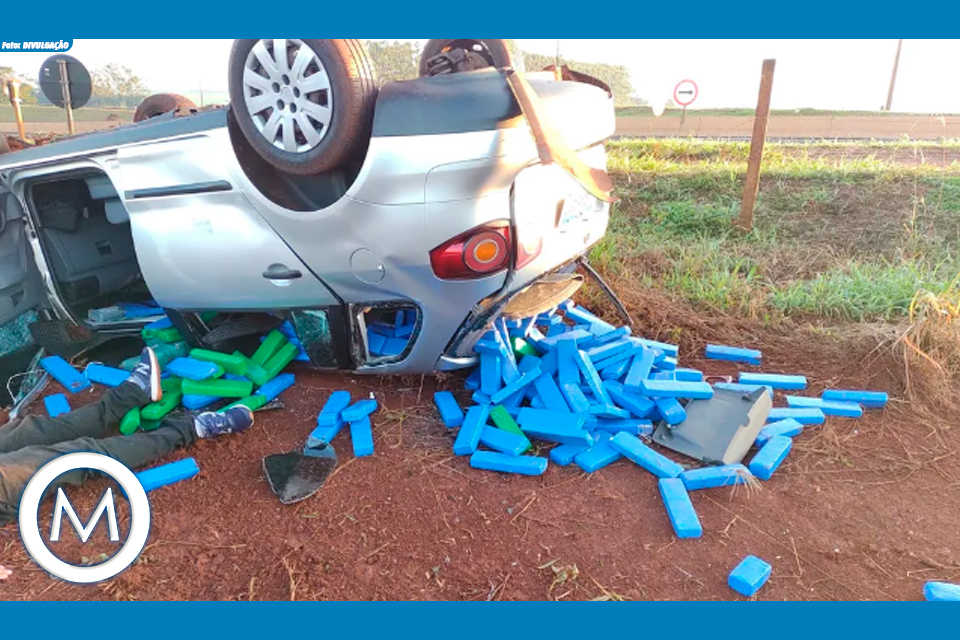 carro capota e espalha droga na rodovia