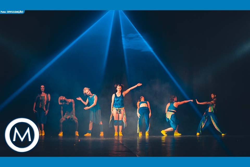 ESPETÁCULO DE DANÇA NO TEATRO
