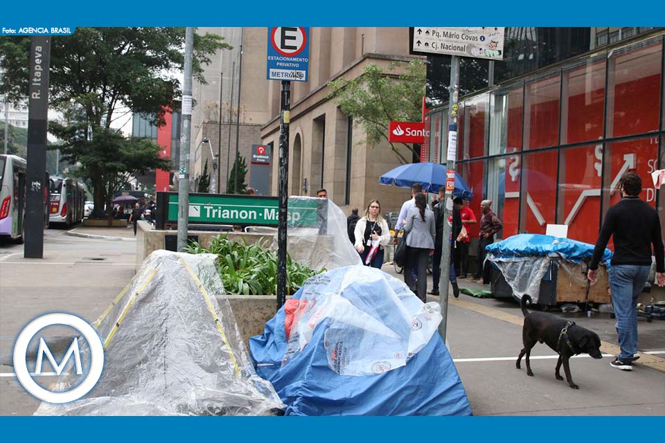 MORADOR DE RUA MORRE DE FRIO EM SP