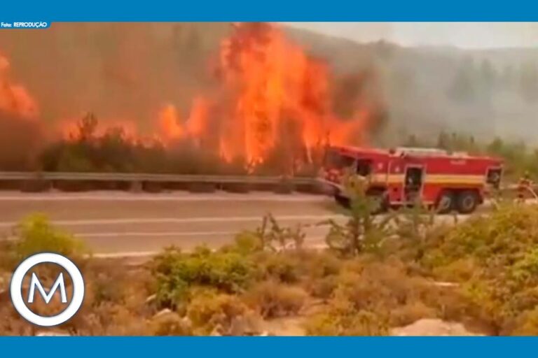 INCÊNDIO EM ILHA NA GRÉCIA