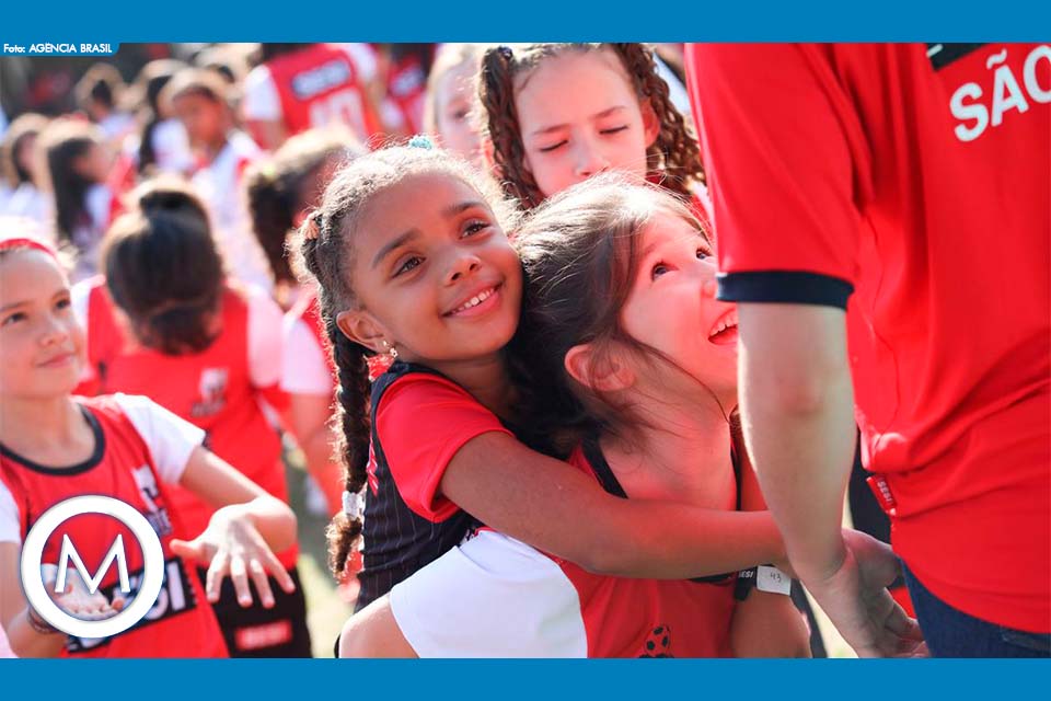 AULAS DE FUTEBOL FEMININO PARA CRIANÇAS NO SESI