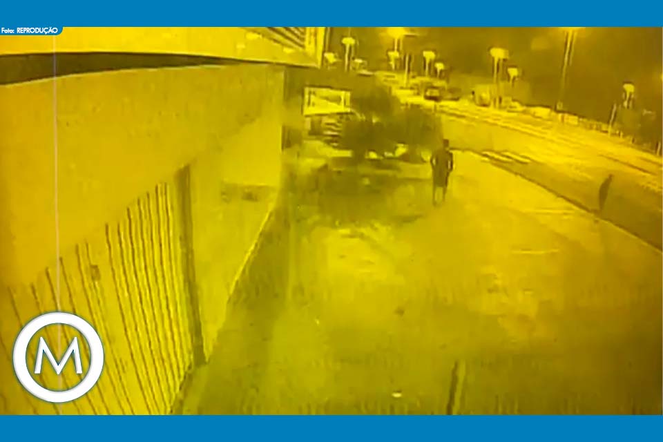 HOMEM ESFAQUEADO NA AVENIDA SAMPAIO VIDAL