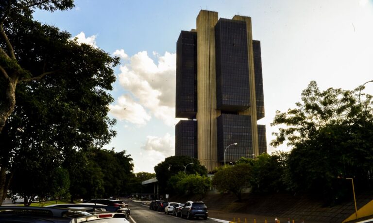banco_central_mcajr_abr_0104222282_0