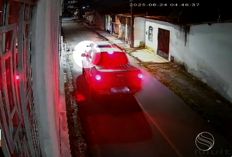 BEBÊ MORRE AO LEVAR TIRO EM CARRO