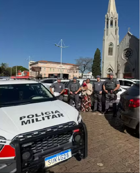 POLICIA MILITAR SALVA BEBÊ EM CARRO
