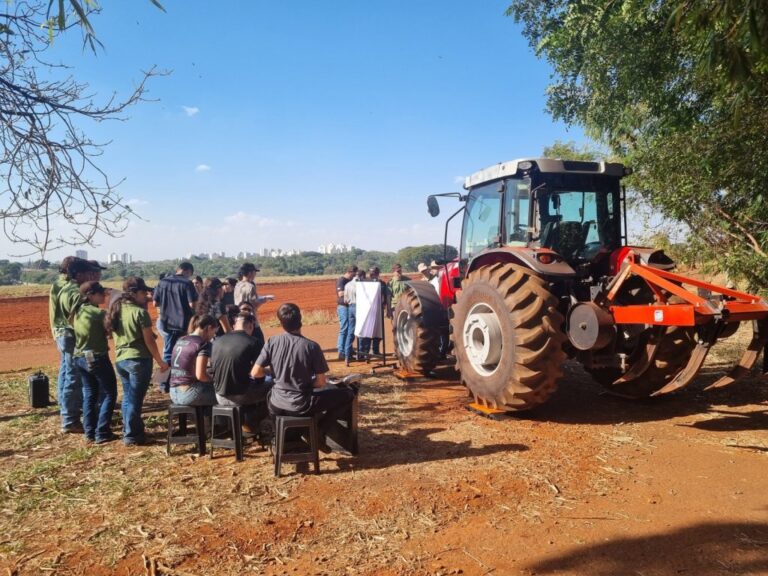 Governo-de-SP-avanca-em-parceria-com-a-iniciativa-privada-para-qualificar-mao-de-obra-rural-1024x768-1